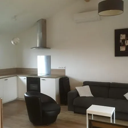 Holiday home House 2 Bedrooms Near Tram 10 Min Bx
