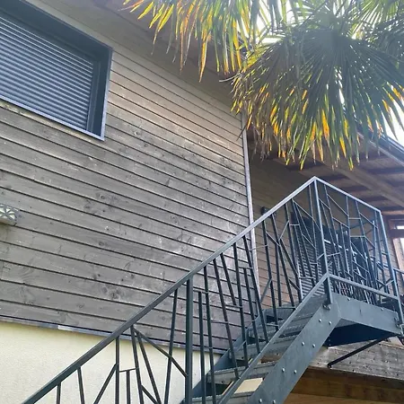 House 2 Bedrooms Near Tram 10 Min Bx Merignac (Gironde)